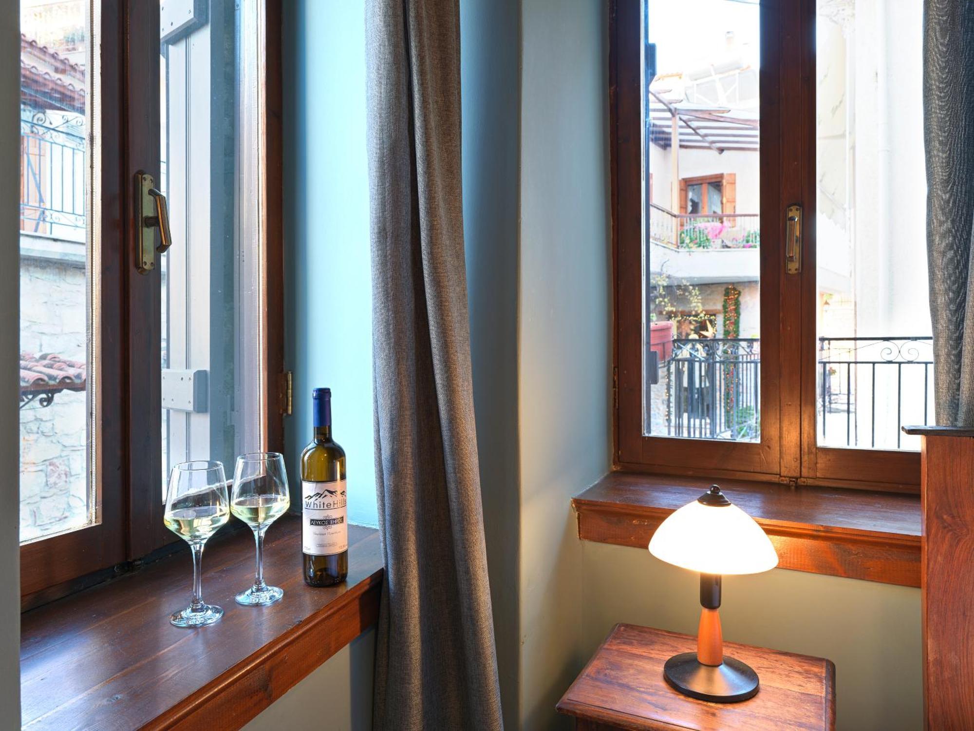 White Hills & * Arachova