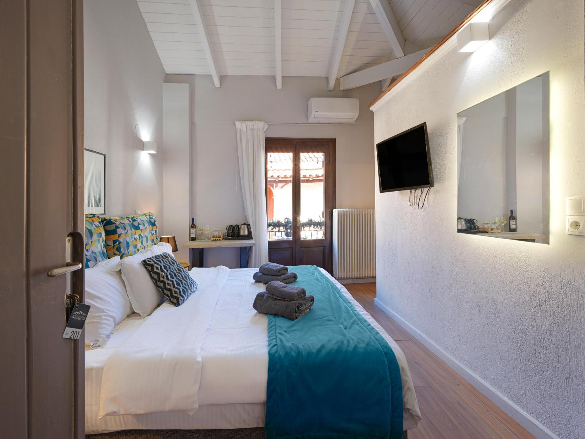 White Hills & Apartment Arachova