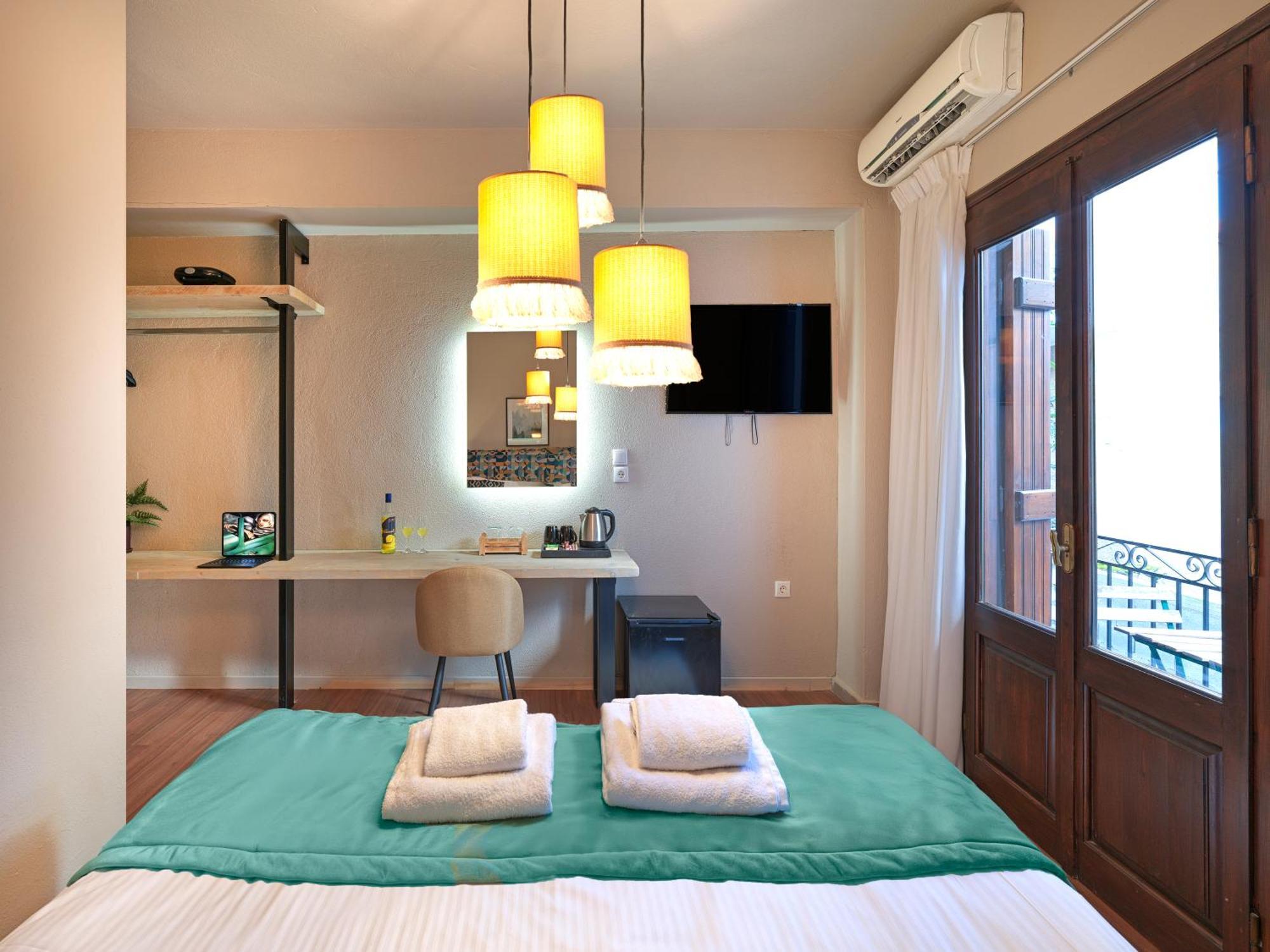 White Hills & Arachova